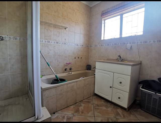 1 BEDROOM SIMPLEX FOR SALE IN VAN DYK PARK
